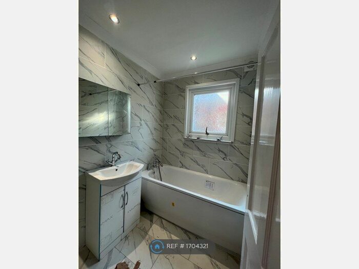 5 Bedroom Terraced House To Rent In Lynette Avenue, London, SW4