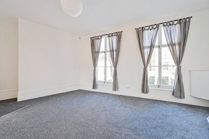 3 Bedroom Maisonette To Rent In Vanbrugh Park, Blackheath, London, SE3