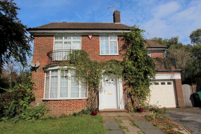 3 Bedroom Detached House To Rent In Whittingehame Gardens, Brighton, BN1