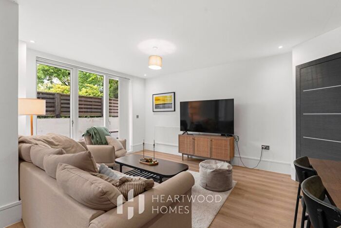 2 Bedroom Flat To Rent In Avalon House London Road, St Albans, Hertfordshire, AL1