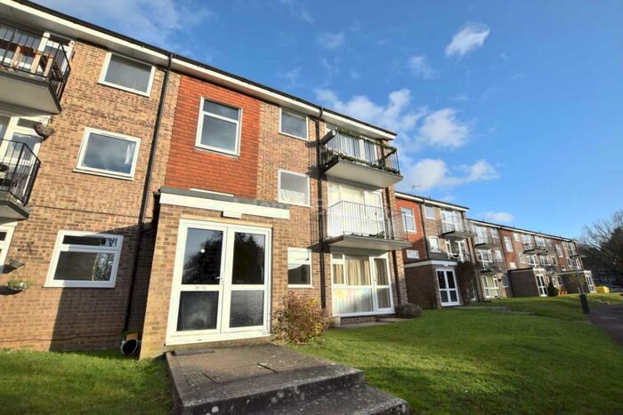 2 Bedroom Apartment To Rent In Armadale Court, Reading, RG30