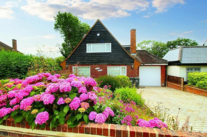 3 Bedroom Detached House To Rent In Carroll Hill, Loughton, IG10