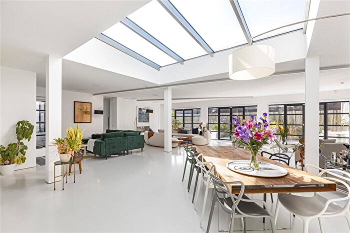 3 Bedroom Penthouse For Sale In Dallington Street, Clerkenwell, London, EC1V