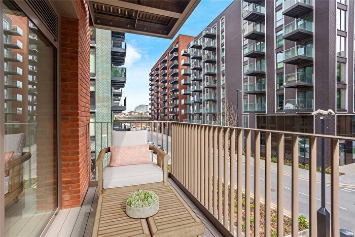 3 Bedroom Flat For Sale In Royal Crest Avenue, London, E16