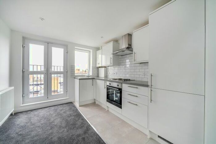 2 Bedroom Flat To Rent In Blenheim Road, Penge, SE20