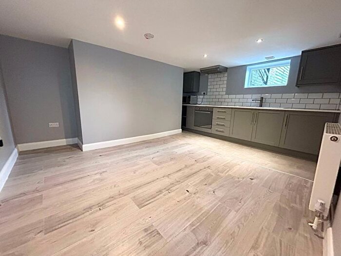 2 Bedroom Flat To Rent In The Polygon, Manchester, M30