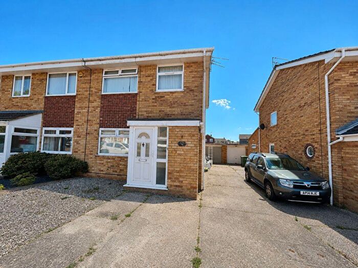 3 Bedroom Semi-Detached House For Sale In Caledonian Way, Belton, NR31