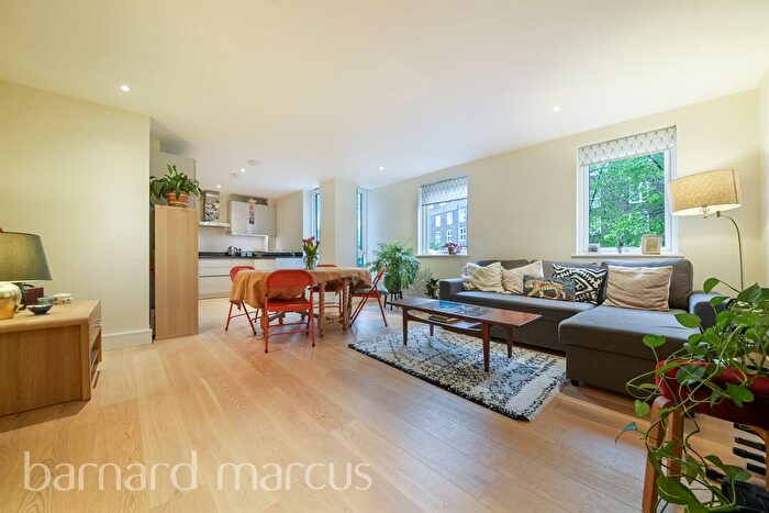 2 Bedroom Flat To Rent In Courland Grove, London, SW8