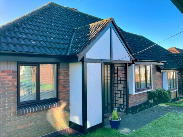 2 Bedroom Terraced House To Rent In Oaklands Park, Redhill, RH1