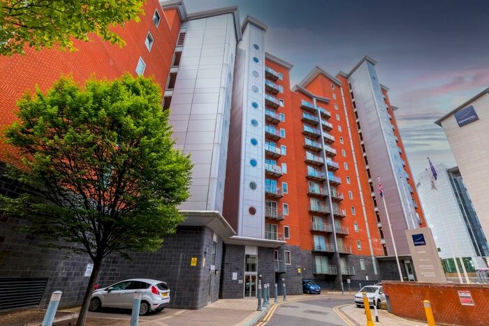 2 Bedroom Apartment To Rent In Whitehall Quay, Leeds, LS1