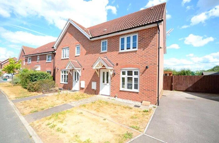 3 Bedroom Semi Detached House For Sale In Oatlands Chase, Shinfield, Reading, RG2