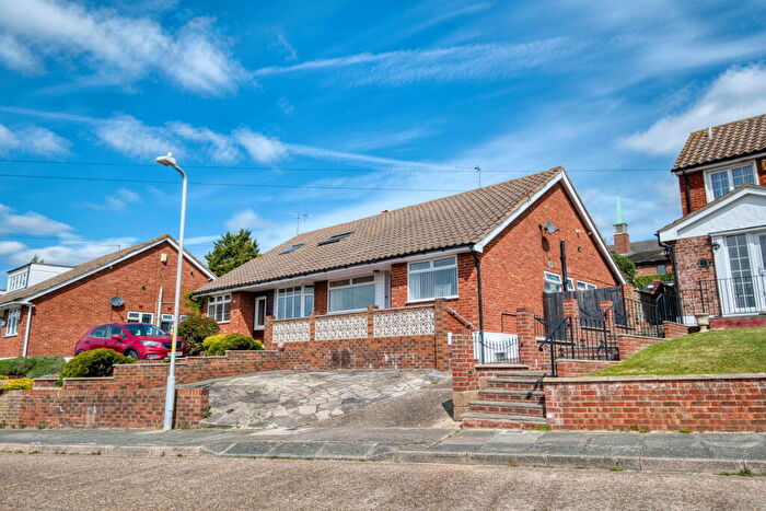 3 Bedroom Detached Bungalow For Sale In Biddenden Way, Istead Rise, Gravesend, DA13