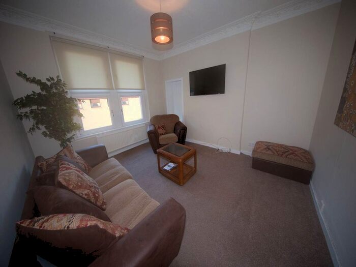 2 Bedroom Flat To Rent In Court Street, Dundee, DD3