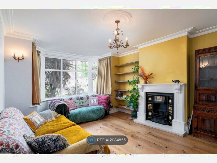 3 Bedroom Semi-Detached House To Rent In Grange Road, London, SE19