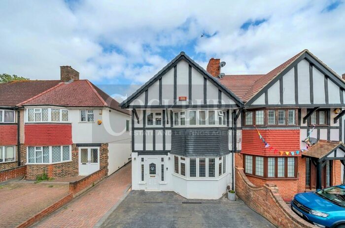 3 Bedroom Semi-Detached House To Rent In County Gate, London, SE9