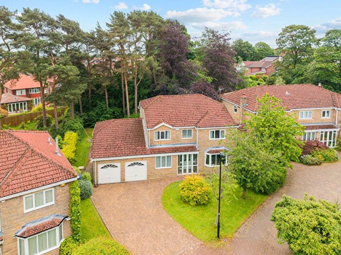 4 Bedroom Detached House For Sale In The Lawns, Harrogate, HG2