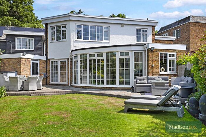 3 Bedroom Detached House For Sale In High Road, Chigwell, Essex, IG7