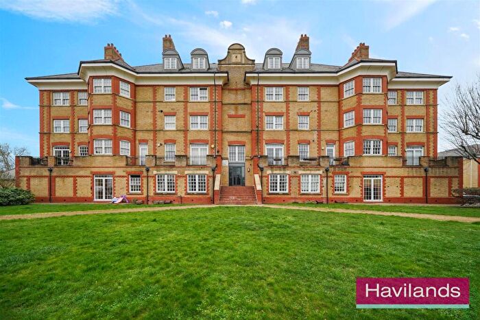 2 Bedroom Flat For Sale In Donovan Place, London, N21