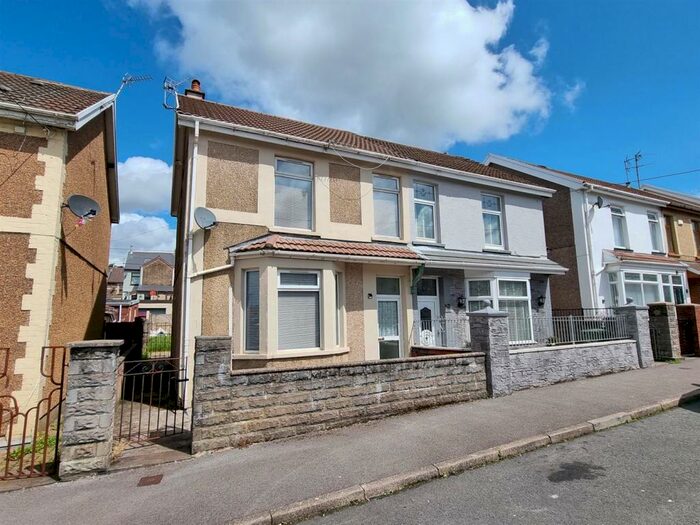 3 Bedroom Semi-Detached House To Rent In The Avenue, Tonyrefail, Porth, CF39
