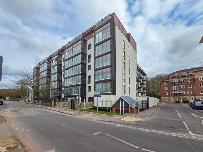 2 Bedroom Flat To Rent In Farnborough Road, Farnborough, GU14