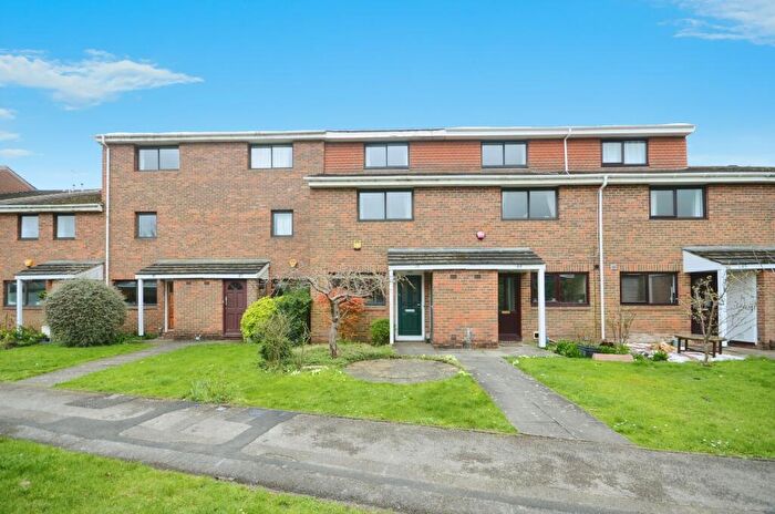 4 Bedroom Town House To Rent In Cardinal Close, Caversham, RG4