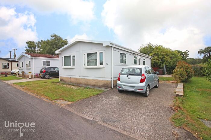 2 Bedroom Park Home For Sale In The Crescent, Woodside Park, Stalmine, FY6