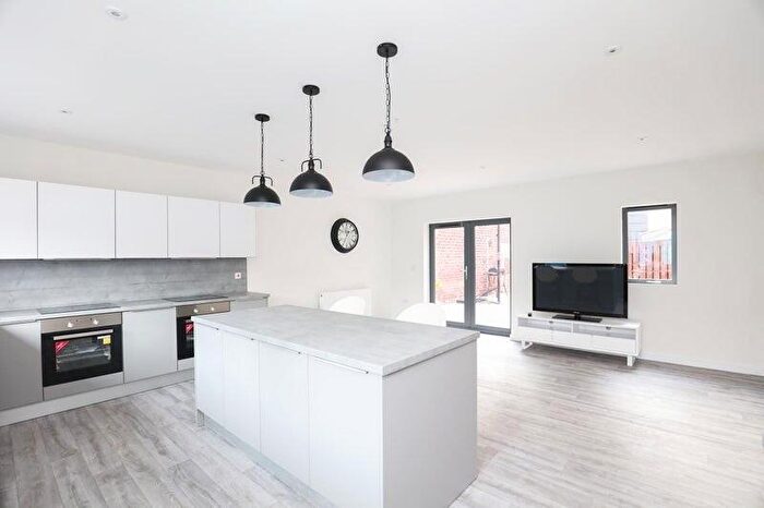 7 Bedroom House To Rent In Well Meadow Drive, Sheffield, S3