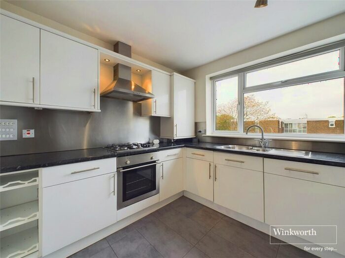 1 Bedroom Apartment To Rent In Stratton Close, Edgware, Harrow, HA8