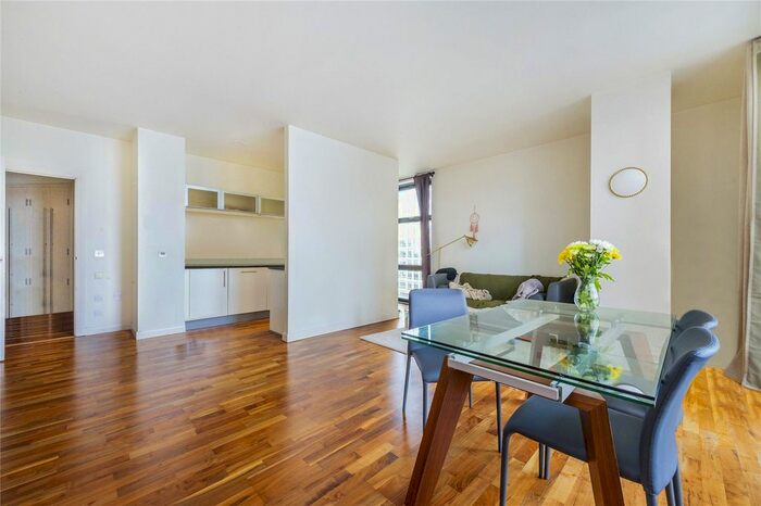 2 Bedroom Flat To Rent In Apartments West, South Quay Square, E14