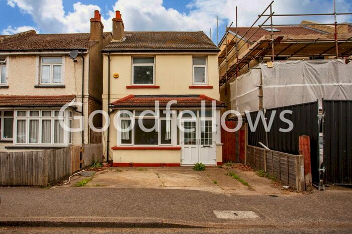 3 Bedroom Detached House To Rent In Hackbridge Road, Wallington, SM6