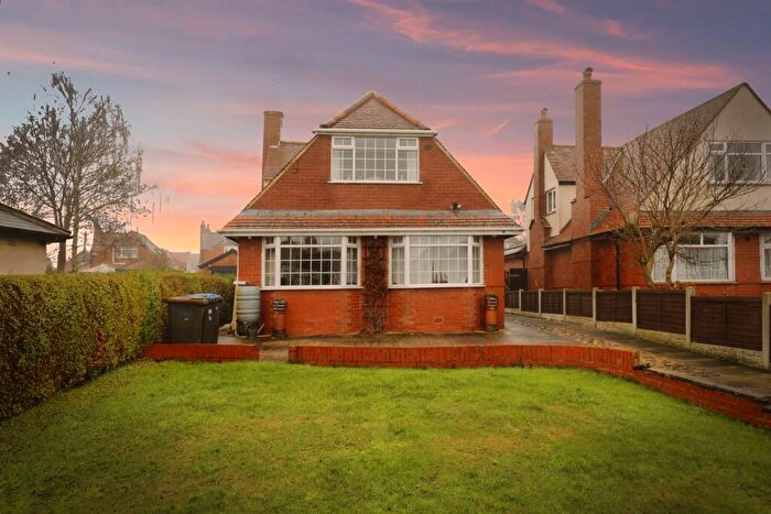 4 Bedroom Detached Bungalow For Sale In Stonefall Avenue, Harrogate, HG2