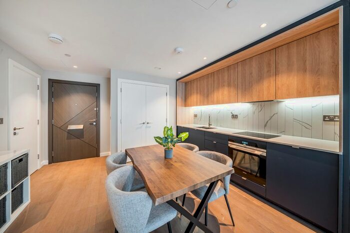 Studio To Rent In Gasholder Place, London, SE11