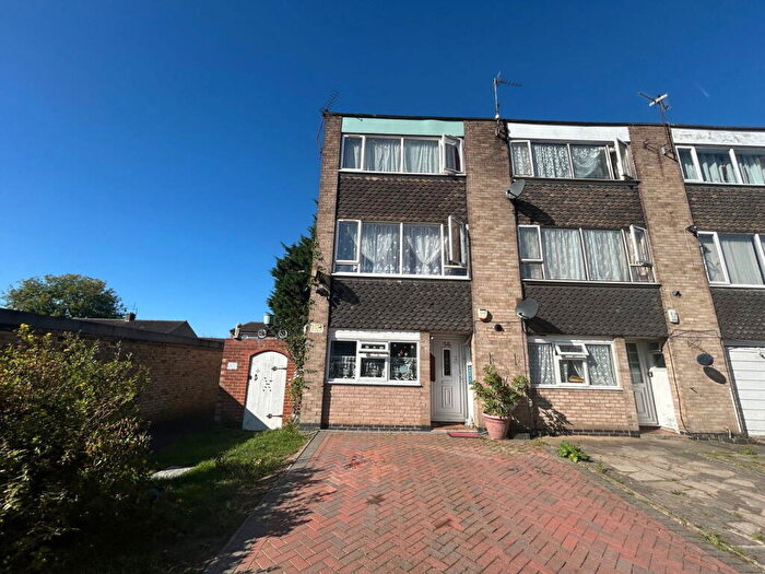 4 Bedroom End Of Terrace House For Sale In Teviot Close, Corby, Northamptonshire, NN17