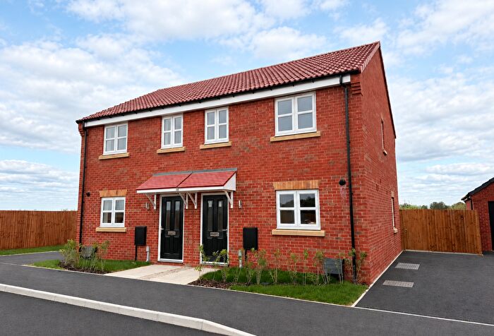3 Bedroom Semi-Detached House For Sale In Tillett Way, Norwich, NR13