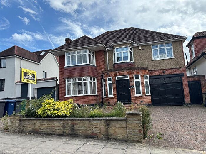 5 Bedroom Property For Sale In Penshurst Gardens, Edgware, HA8