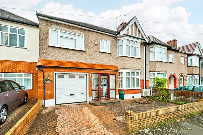 4 Bedroom Terraced House For Sale In Stapleford Avenue, Ilford, IG2