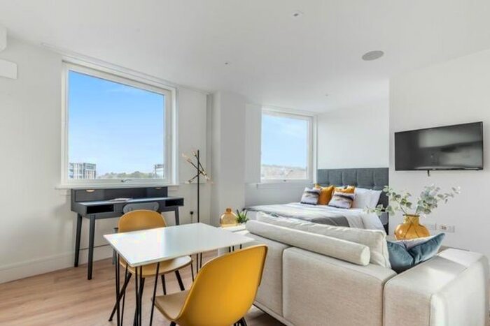 Studio To Rent In Princess Way, Redhill, RH1