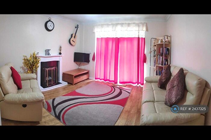 3 Bedroom Bungalow To Rent In Reeves Avenue, Luton, LU3