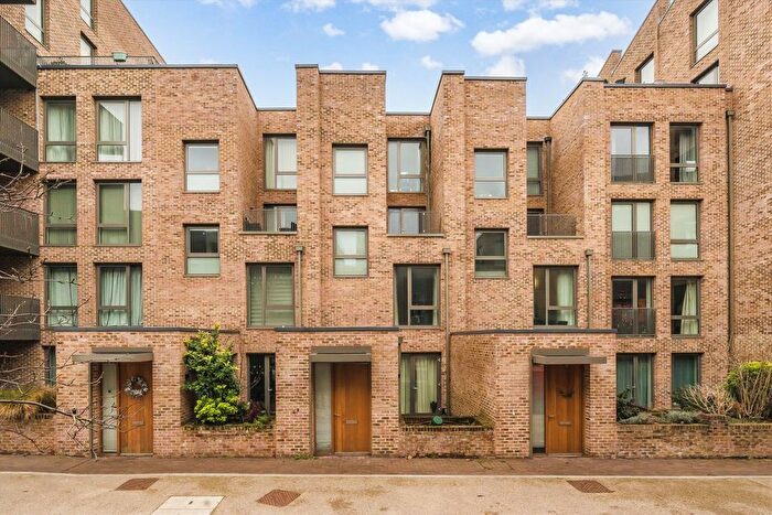 5 Bedroom Terraced House For Sale In Boaters Avenue, Brentford, TW8