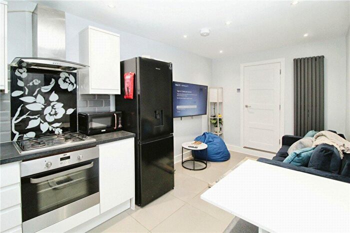 2 Bedroom Apartment To Rent In Neville Road, Croydon, CR0