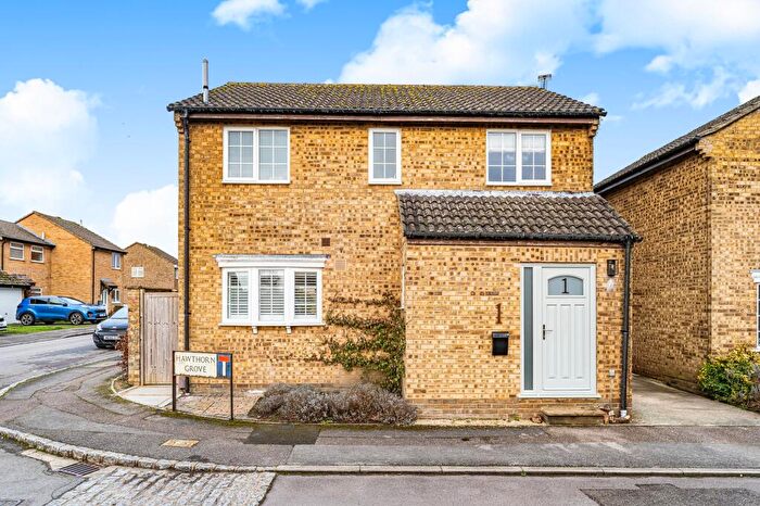 3 Bedroom Link Detached House For Sale In Hawthorn Grove, Carterton, OX18