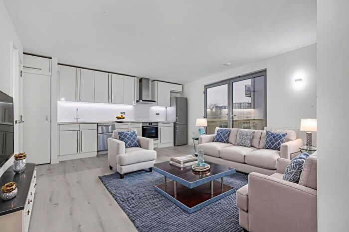 3 Bedroom Flat To Rent In Deals Gateway, Deptford, SE13