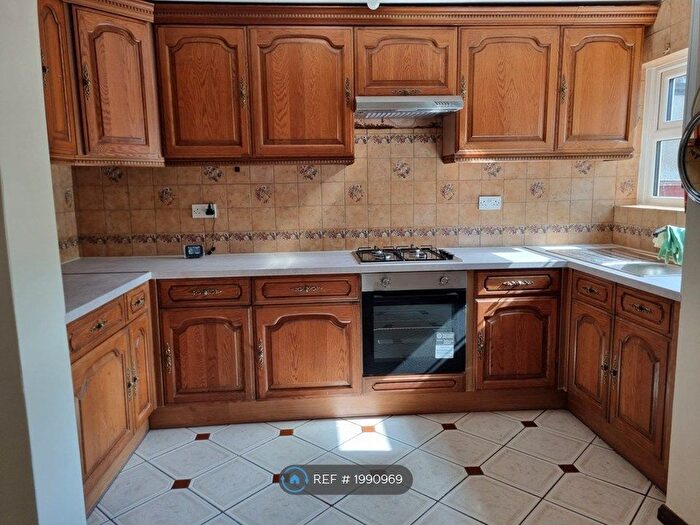 3 Bedroom Terraced House To Rent In Grosvenor Road, London, E6