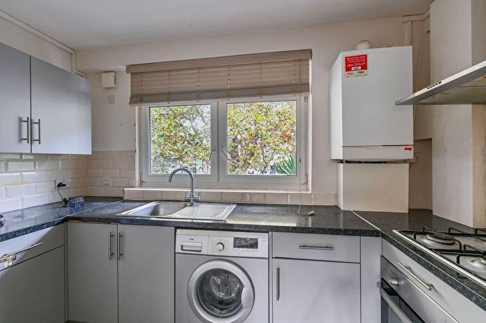 1 Bedroom Flat To Rent In Windsor Gardens, Little Venice, London, W9