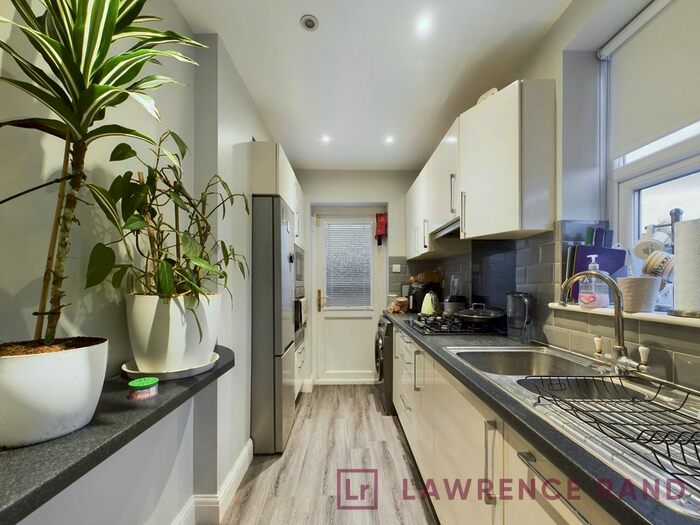 3 Bedroom Semi-Detached House To Rent In Fairholme Crescent, Hayes, UB4