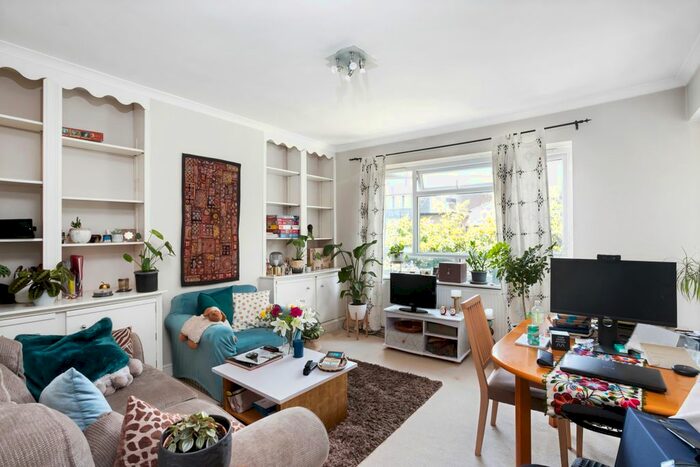 2 Bedroom Flat To Rent In Cromwell Avenue, London, W6