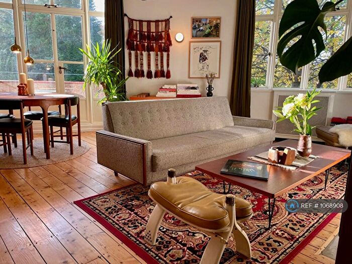 3 Bedroom Flat To Rent In Appleby Lodge, Manchester, M14