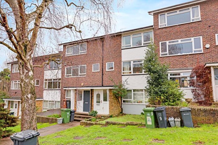 2 Bedroom Maisonette For Sale In Thakeham Close, London, SE26