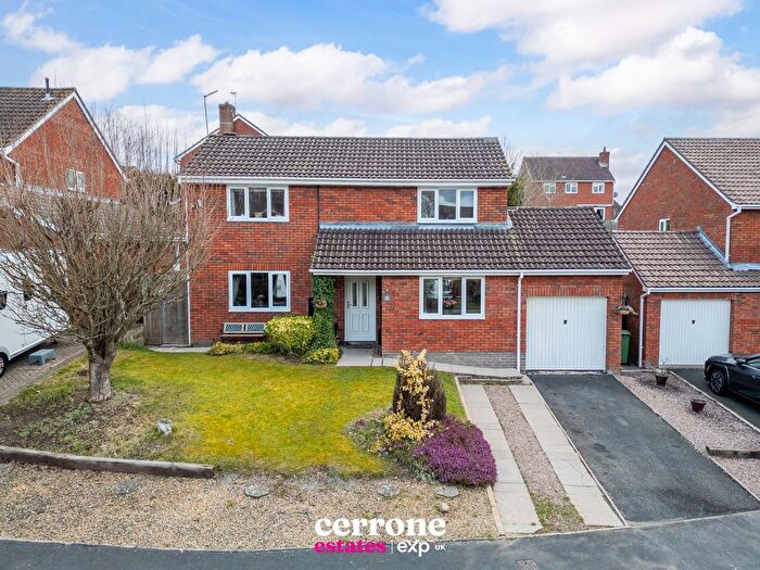 3 Bedroom Detached House For Sale In Underwood Close, Callow Hill, Redditch, B97