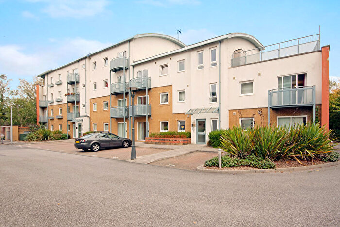 2 Bedroom Flat To Rent In Trafalgar Gardens, Pound Hill, RH10